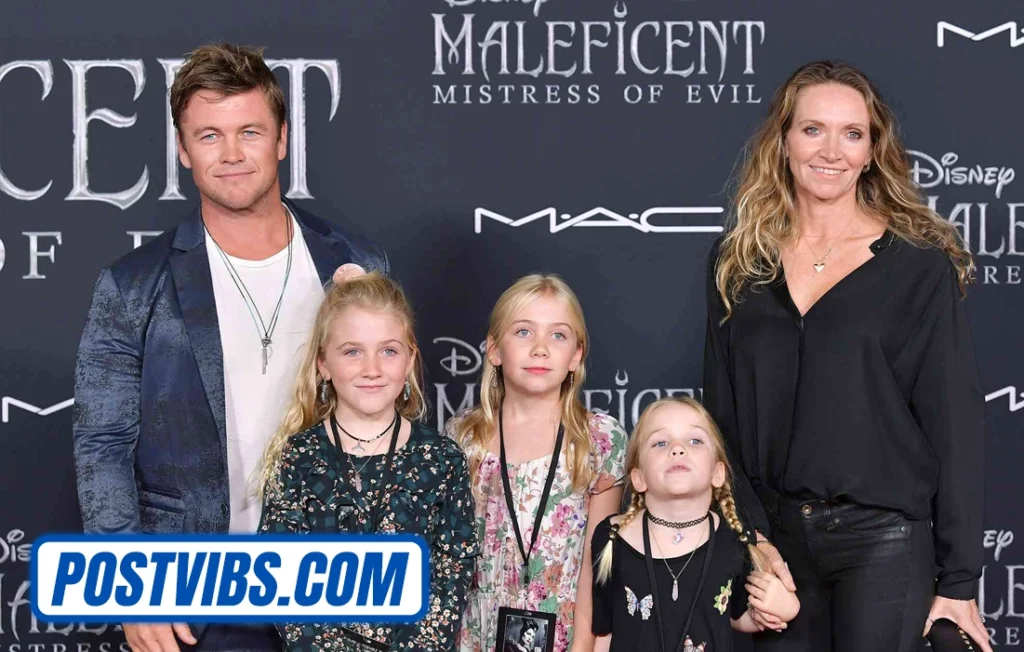 Samantha Hemsworth family photo with children and husband